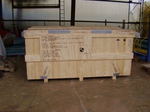 Imballo con cassa di legno per macchinari con verniciatura industriale