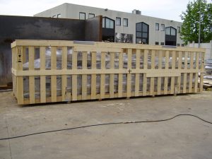 Imballo con gabbia di legno per valvole industriali verniciate (2)